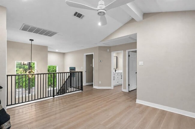 Building Photo - 307 Hurst Creek Rd