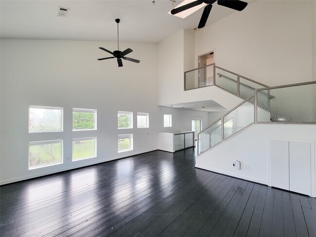 Building Photo - 2605 Calumet St