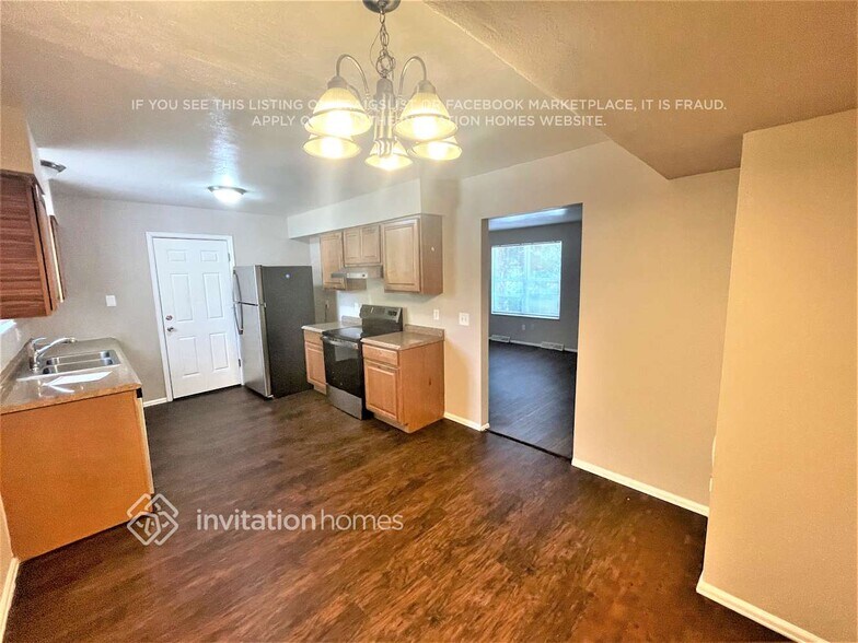 Building Photo - 14995 E Stanford Dr