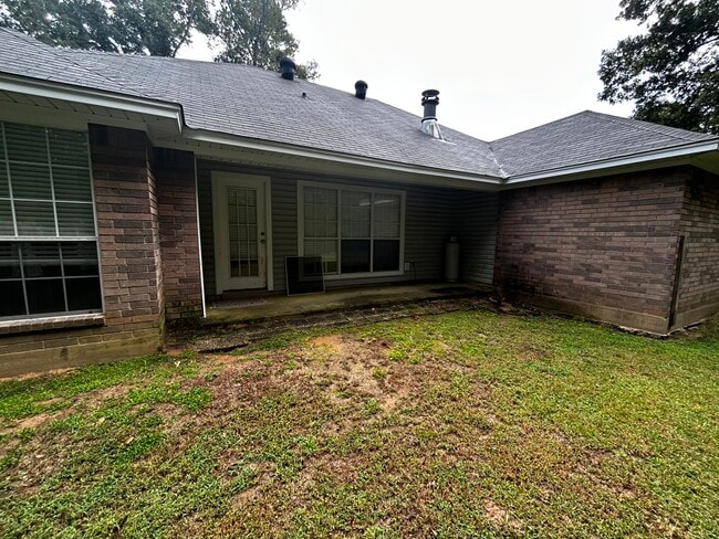 Building Photo - 110 Mohawk Cir