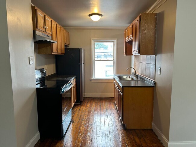 Building Photo - 519 E Mifflin St