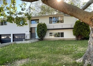 Building Photo - NOW AVAILABLE! MUST SEE - BEAUTIFUL 4BR/3B...