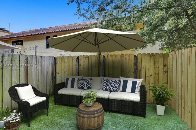 Building Photo - 10167 SW 77th Ct