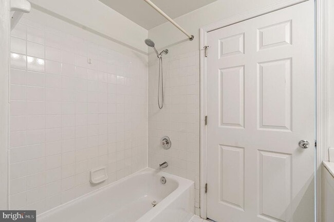 Building Photo - 1625 International Dr