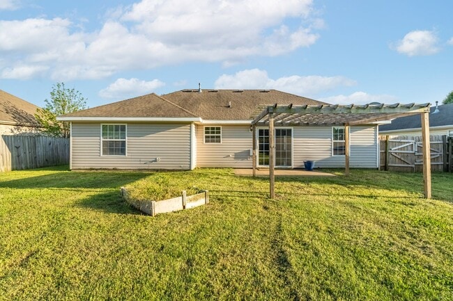 Building Photo - Centerton Sanctuary: 3-Bedroom, 2-Bathroom Rental with Expansive Backyard