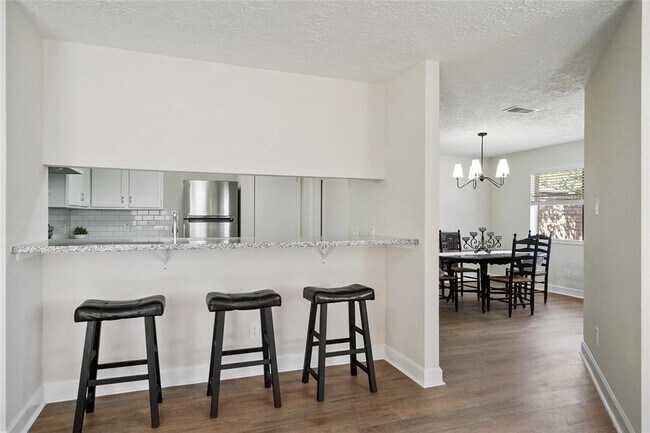 Building Photo - 9318 Beringwood Dr