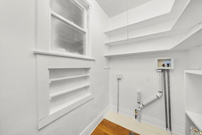 Building Photo - 5223 W School St