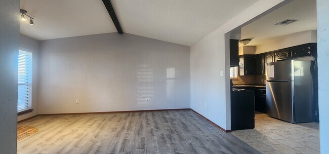 Building Photo - 907 NE Tortoise Dr