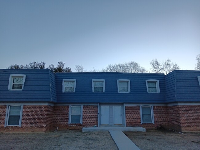 Exterior - 620 Graybridge E