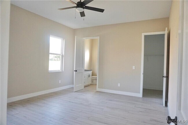 Building Photo - 786 E Dunbar Ln