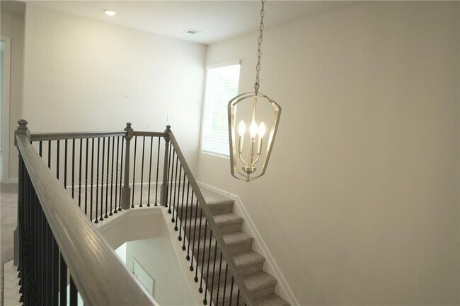 Building Photo - 79 Pineview Dr