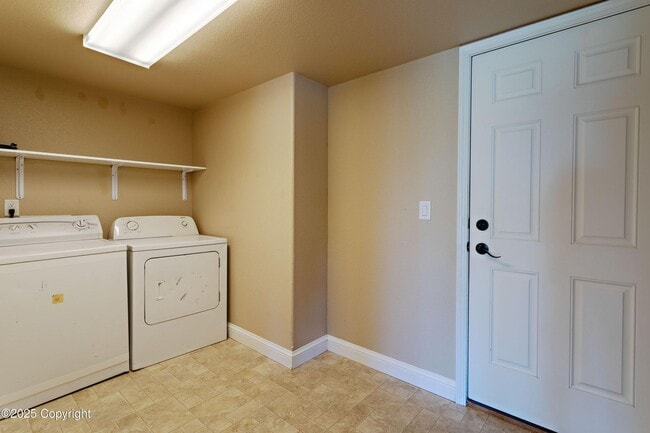 Building Photo - 4 Bedrooms, 3.5 Bathrooms, 2 Car Garage Home Fore Rent In Remington Estates