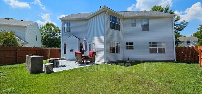 Building Photo - 3136 Sacramento Dr