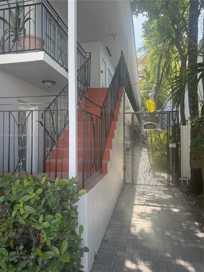 Building Photo - 1611 West Ave