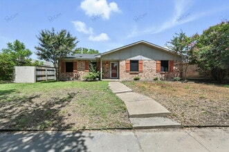 Building Photo - 1827 Paxton Dr