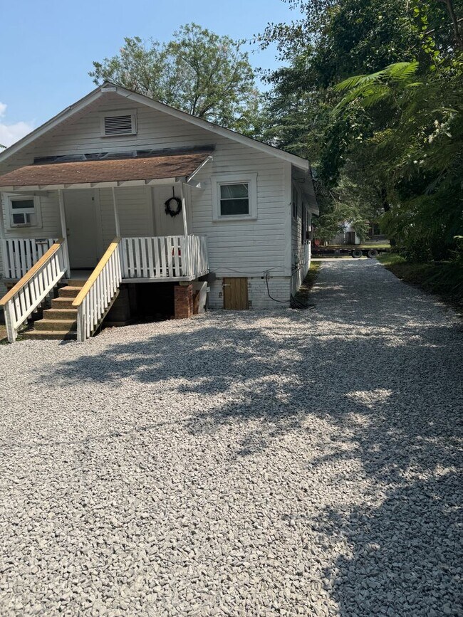 Building Photo - 306 N 32nd St
