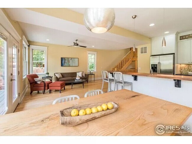 Building Photo - Charming Craftsman Gem Near McKinley Park