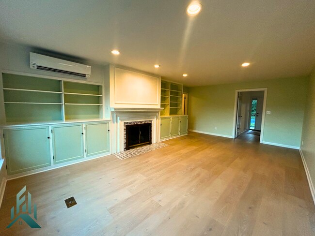 Building Photo - 1005 NW 30th St