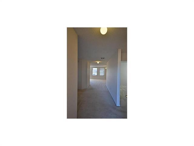 Building Photo - 907 Sanden Blvd