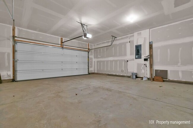 Building Photo - 5851 Ryman Dr