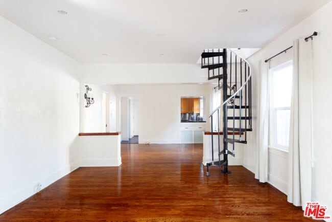Building Photo - 547 Brooks Ave