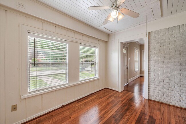 Building Photo - 2611 Rosewood St