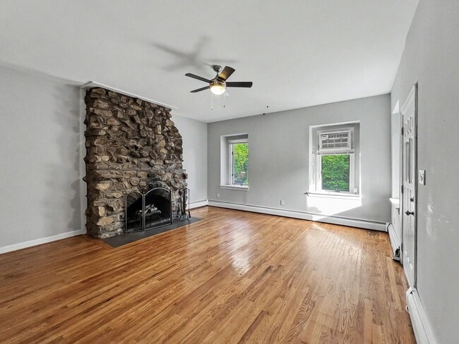 Interior Photo - 114 Walnut Avenue