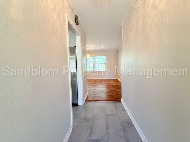 Building Photo - For Lease | South Tulsa | $1800 Rent
