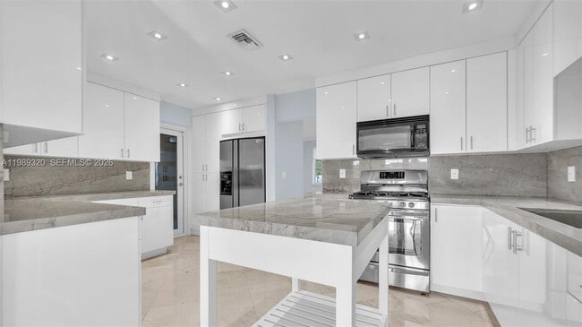 Building Photo - 2900 SW 92nd Ave