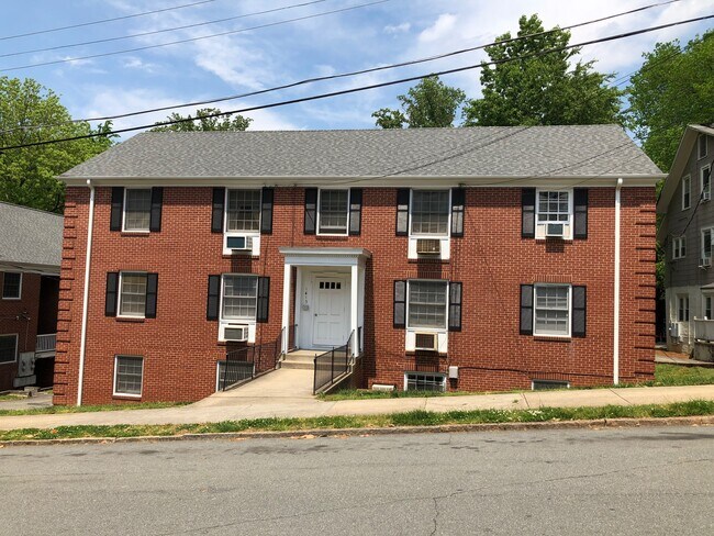 Primary Photo - 1415 Clover St NW