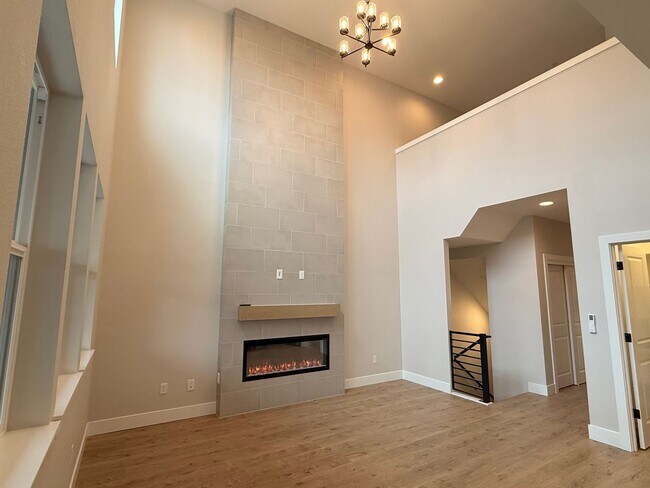 Building Photo - Gorgeous 3 Bedroom with Loft and Bonus Room! High Ceilings! Pantry! Keyless Entry! Double Oven & ...