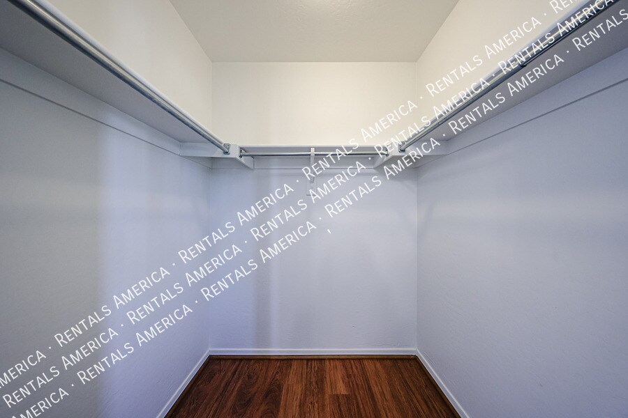 Building Photo - 6175 S Sharon Ct