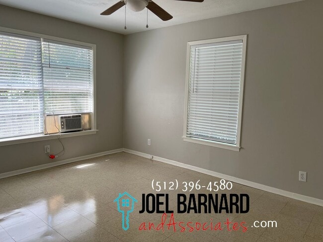 Building Photo - Availably July 12: Charming 3 Bedroom 1 Ba...