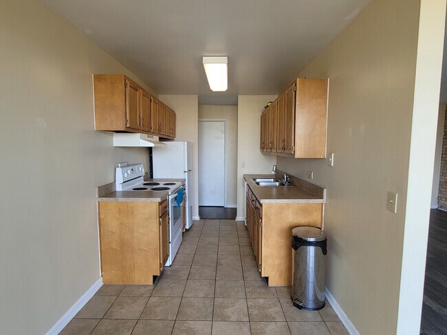 Building Photo - 6010 Oakwood Dr