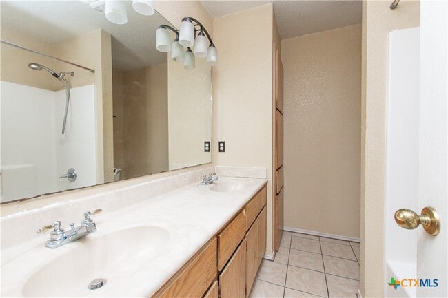 Building Photo - 4001 Kali Dr