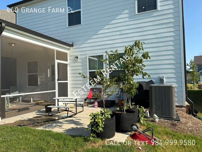 Building Photo - 440 Grange Farm Pl