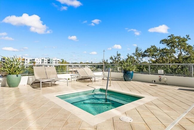 Building Photo - 101 S Eola Dr