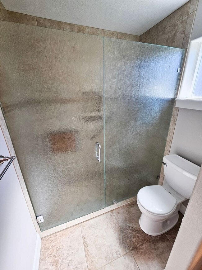 Building Photo - 917 N Cascade Dr