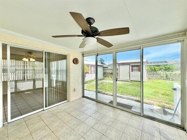 Building Photo - 3131 Roxbury Dr