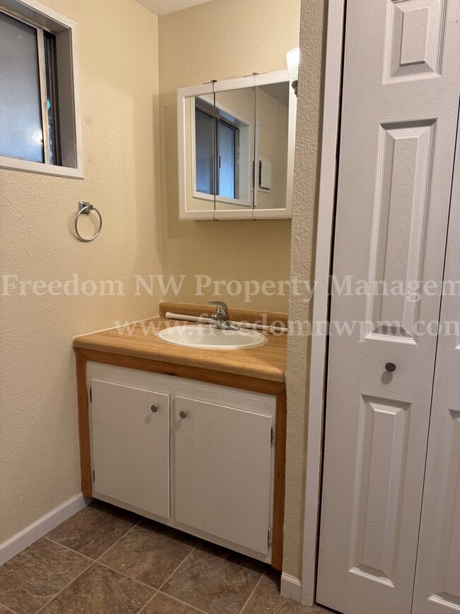 Building Photo - 4410 21st Ct SE