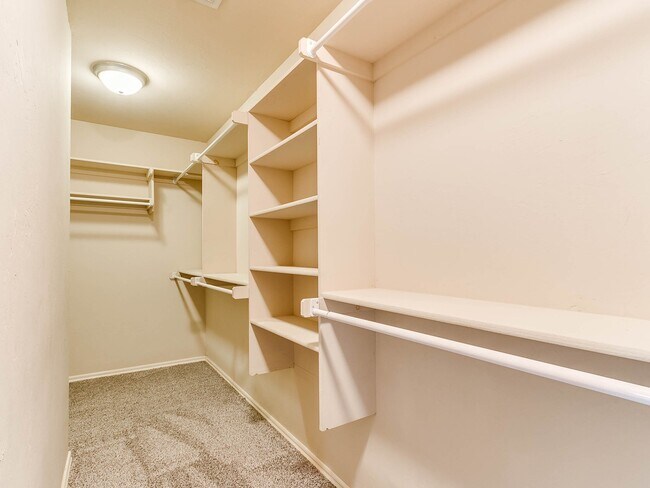 Building Photo - 2724 Busheywood Dr