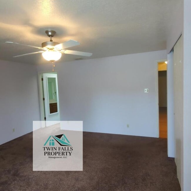 Building Photo - 955 Wood River Dr