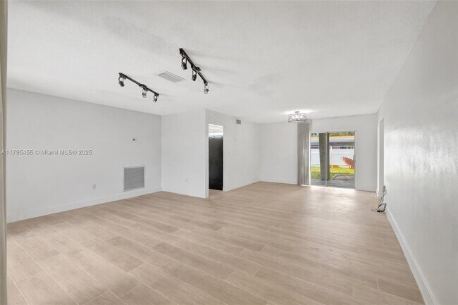 Building Photo - 9121 SW 54th Pl