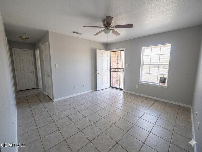 Building Photo - 10281 Valle del Mar Dr