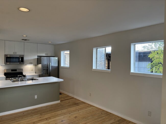 Building Photo - 2909 Albany St