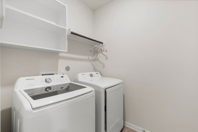 Building Photo - 4420 Mimic Dr