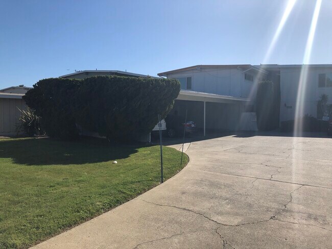 Building Photo - 3311 Los Prados St