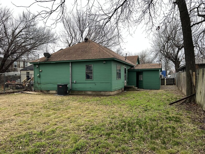 Building Photo - 3017 SW 28th St