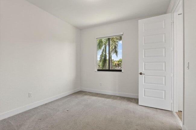 Building Photo - 10990 Oceano Wy