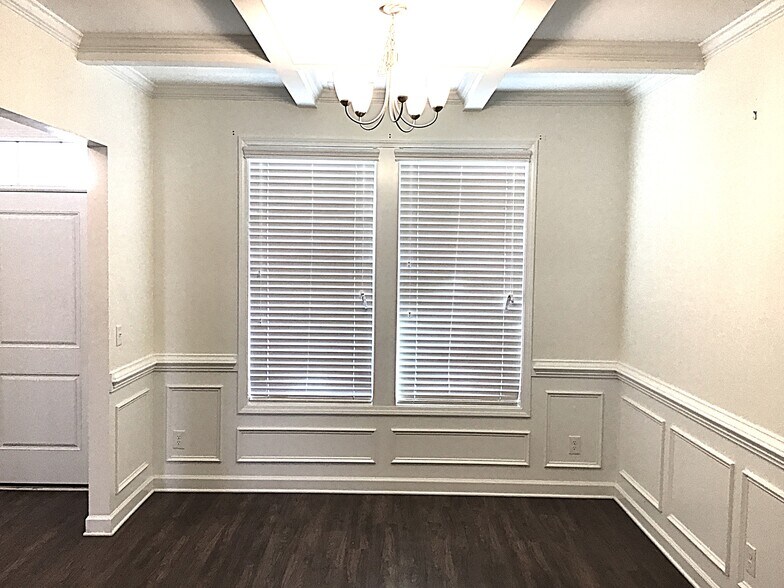 Building Photo - 530 Lateleaf Dr